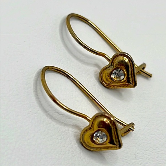 Jewelry - Gold & Center Rhinestone Vintage Heart Earrings.